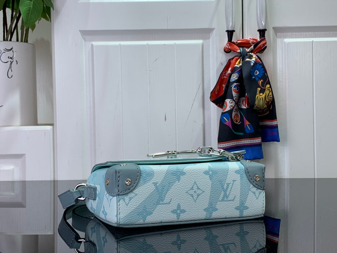 ＬＳ ＶＴＴＯＮ STEAMER WEARABLE WALLET