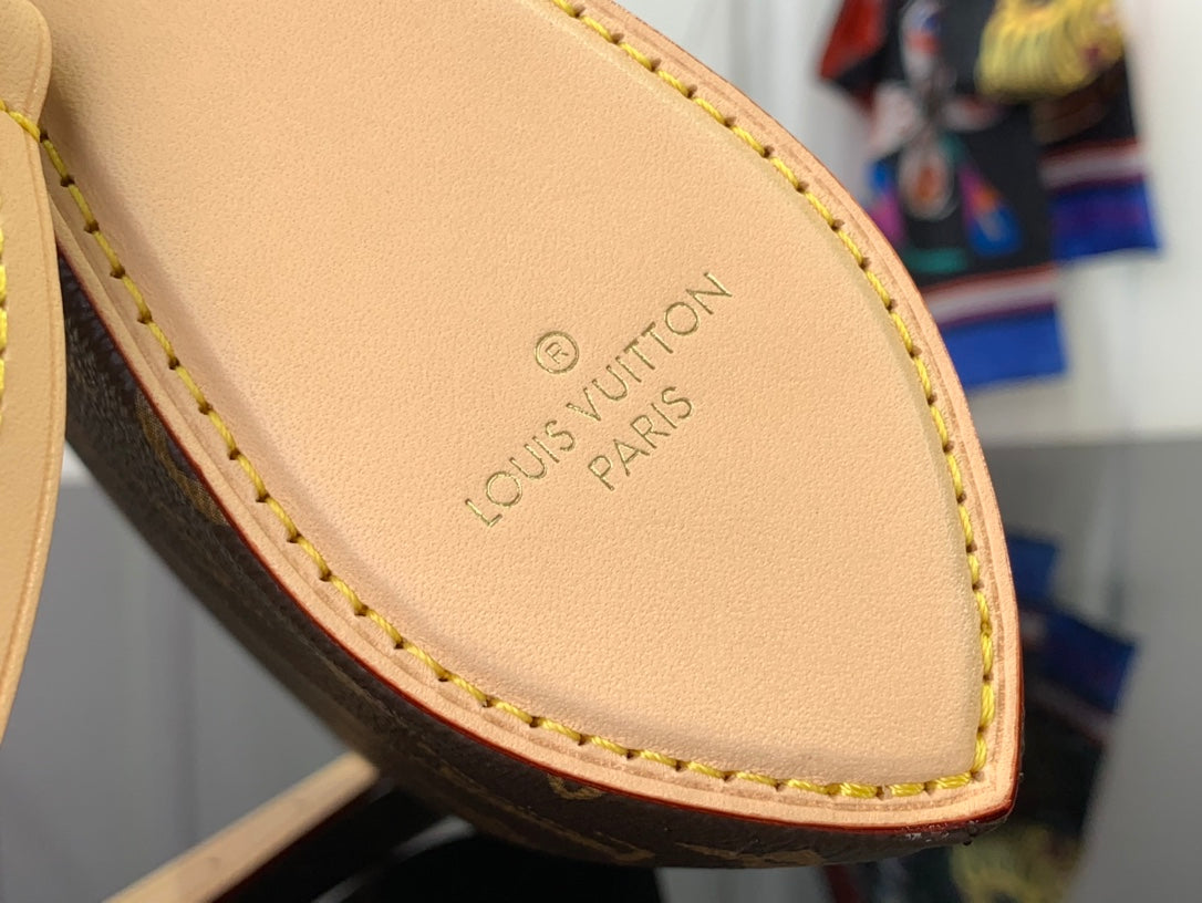 ＬＳ ＶＴＴＯＮ POCHETTE TIRETTE