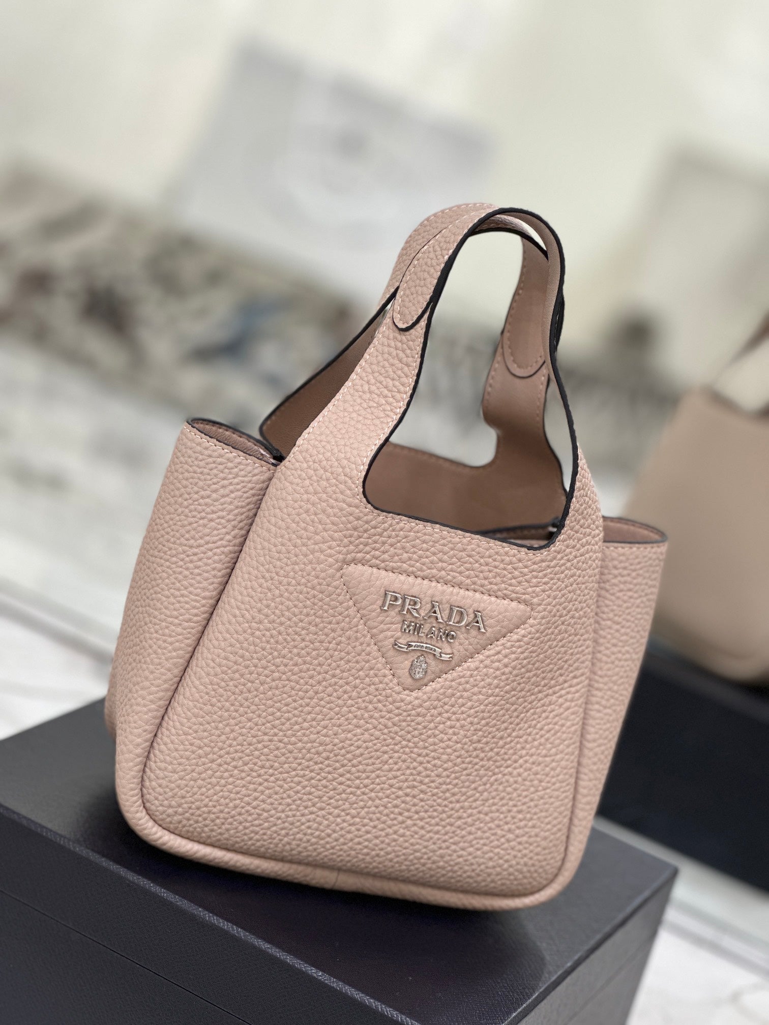 ＰＲＤＡ LEATHER TOTE BAG LIGHT PINK