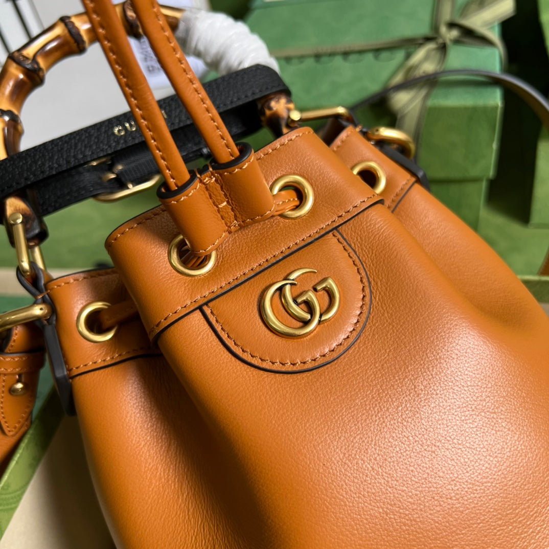 ＧＣＣＩDIANA MINI BUCKET BAG COGNAC