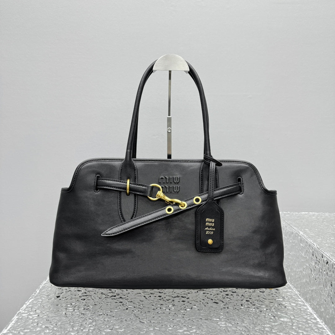 ＭＩ ＭＵ AVENTURE LEATHER TOTE BAG BLACK