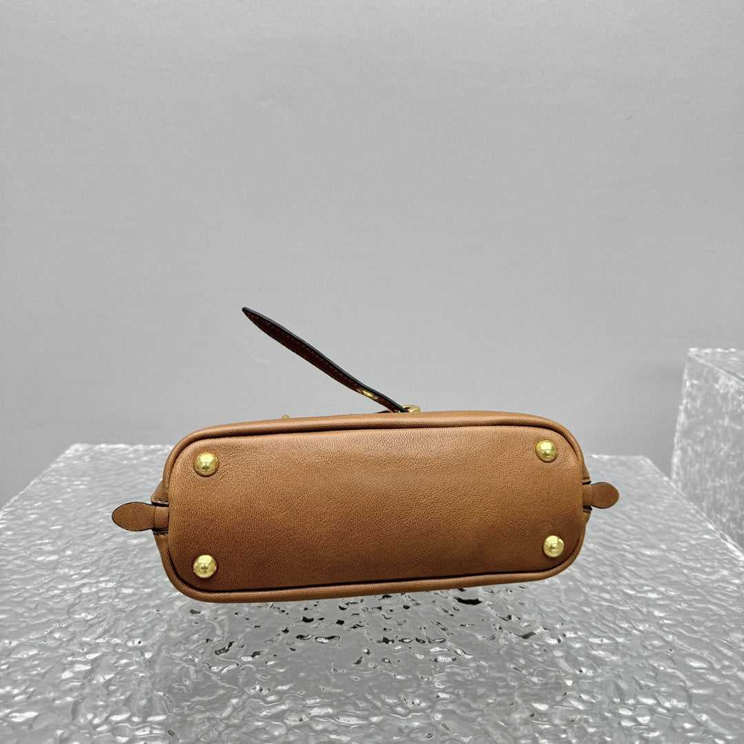 ＭＩ ＭＵ AVENTURE MINI NAPPA LEATHER BAG OAK