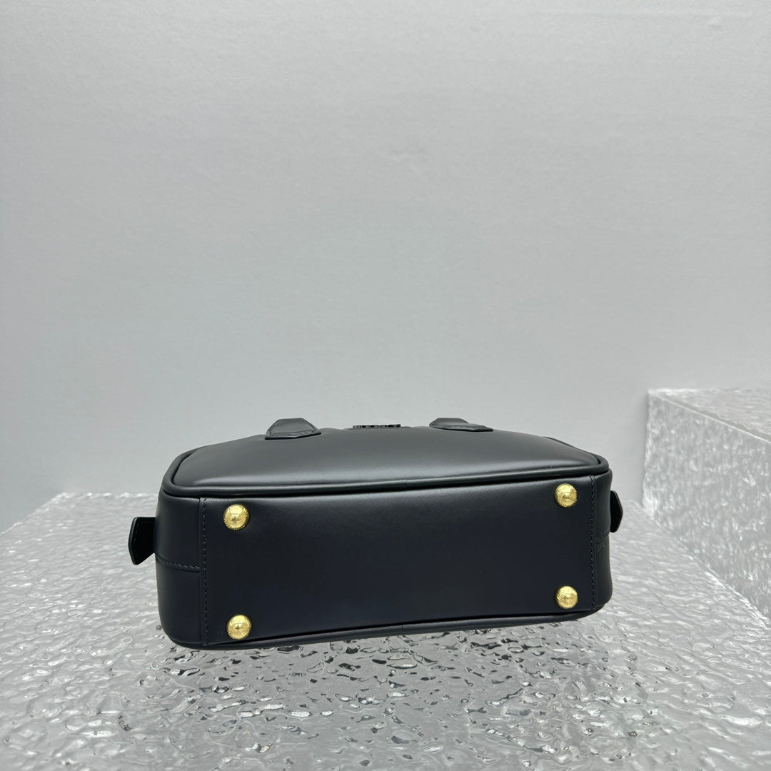 ＭＩ ＭＵ ARCADIE LEATHER BAG BLACK