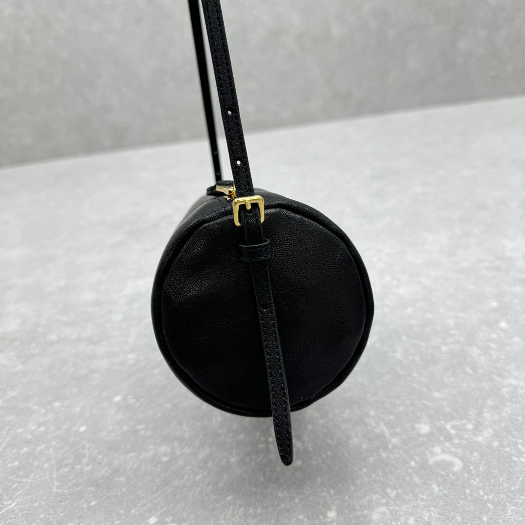 ＭＩ ＭＵ NAPPA LEATHER POUCH BLACK