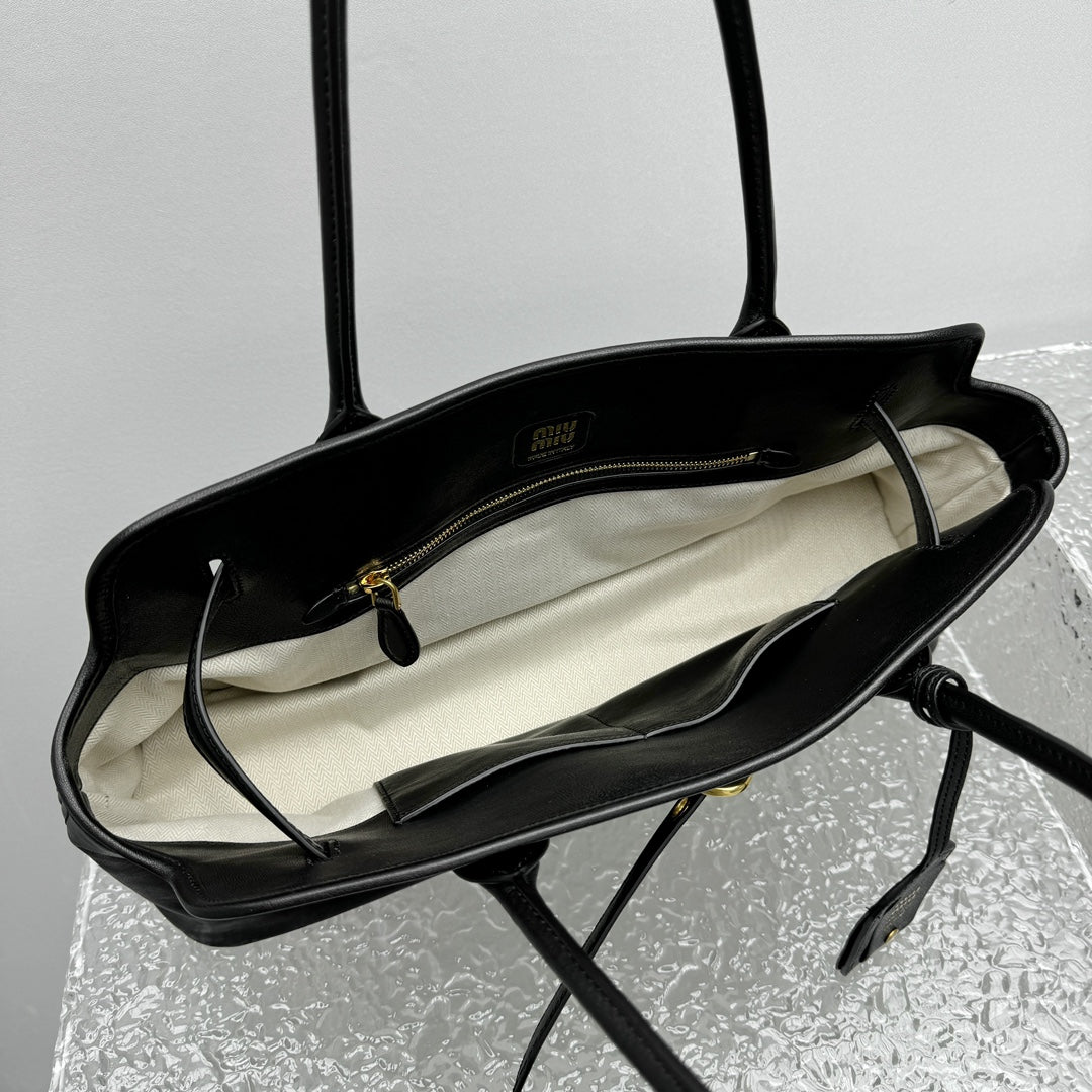 ＭＩ ＭＵ AVENTURE LEATHER TOTE BAG BLACK