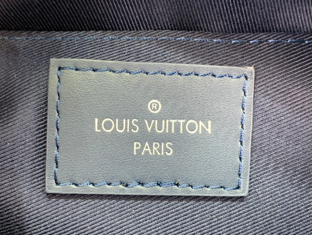 ＬＳ ＶＴＴＯＮ DISCOVERY SHOULDER BAG NAVY