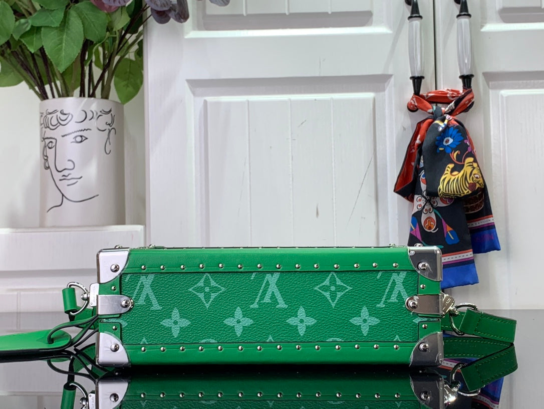 ＬＳ ＶＴＴＯＮ  CLUTCH BOX WHITE/BLUE/GREEN