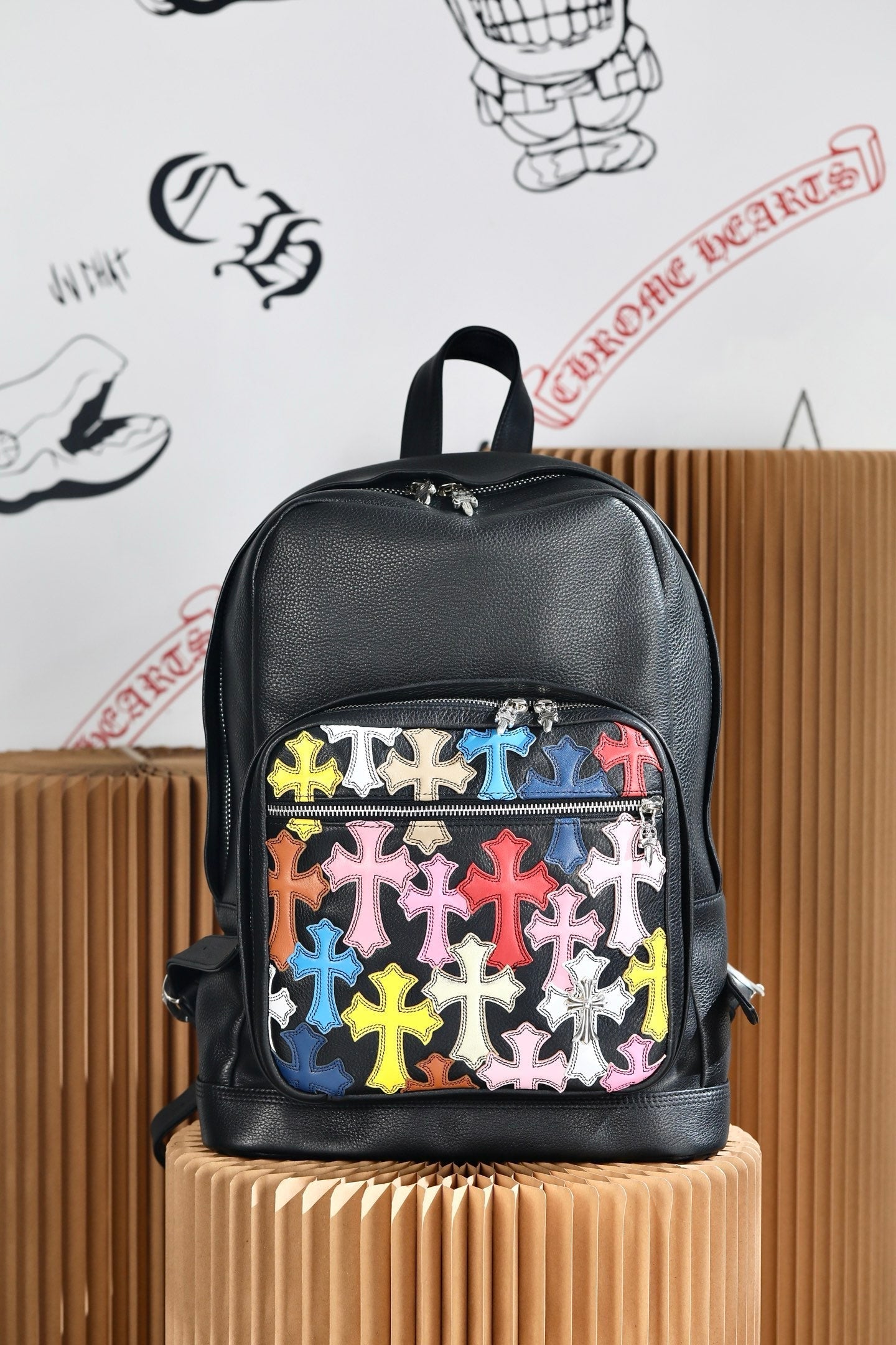 ＣＨＲＭ ＨＲＴＳ MULTICOLOR CROSS PATCH BACKPACK BLACK