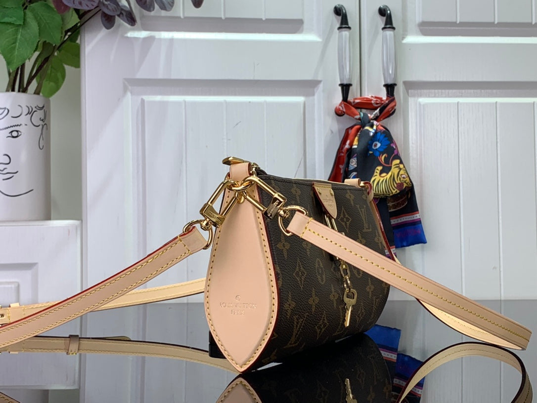 ＬＳ ＶＴＴＯＮ POCHETTE TIRETTE