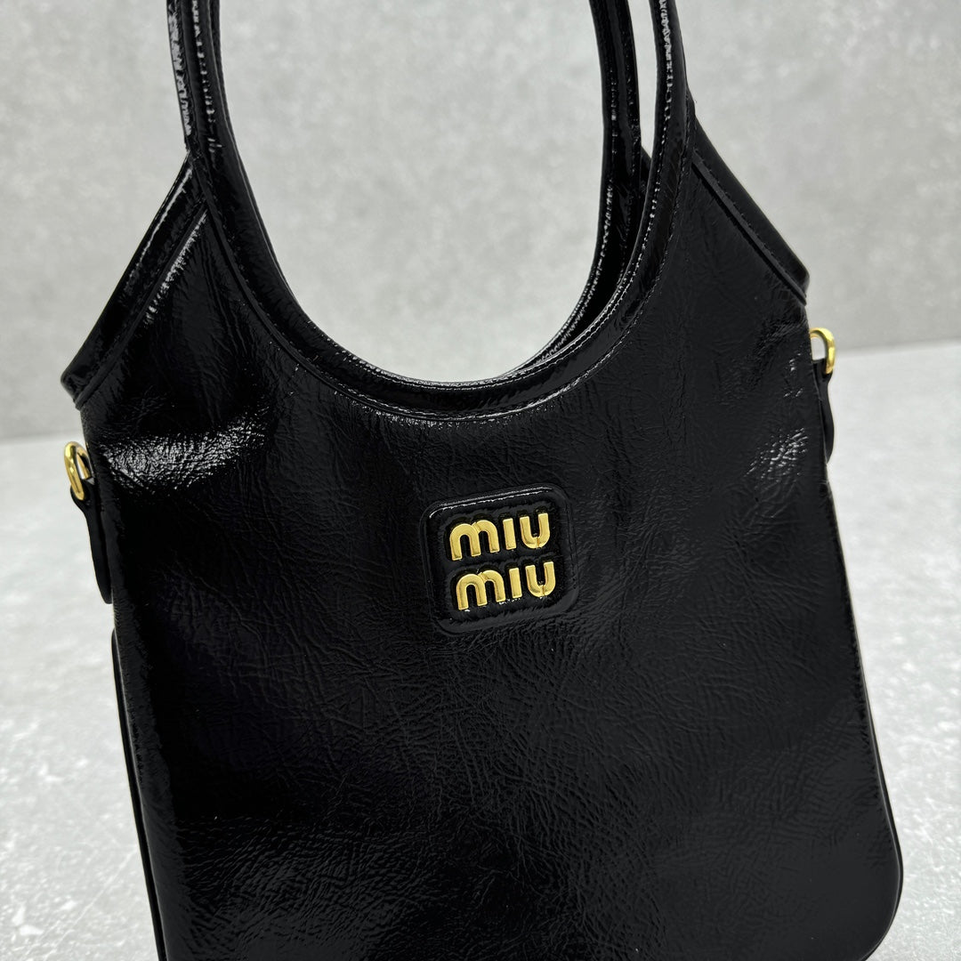 ＭＩ ＭＵ IVY NAPLAK PATENT LEATHER BAG BLACK