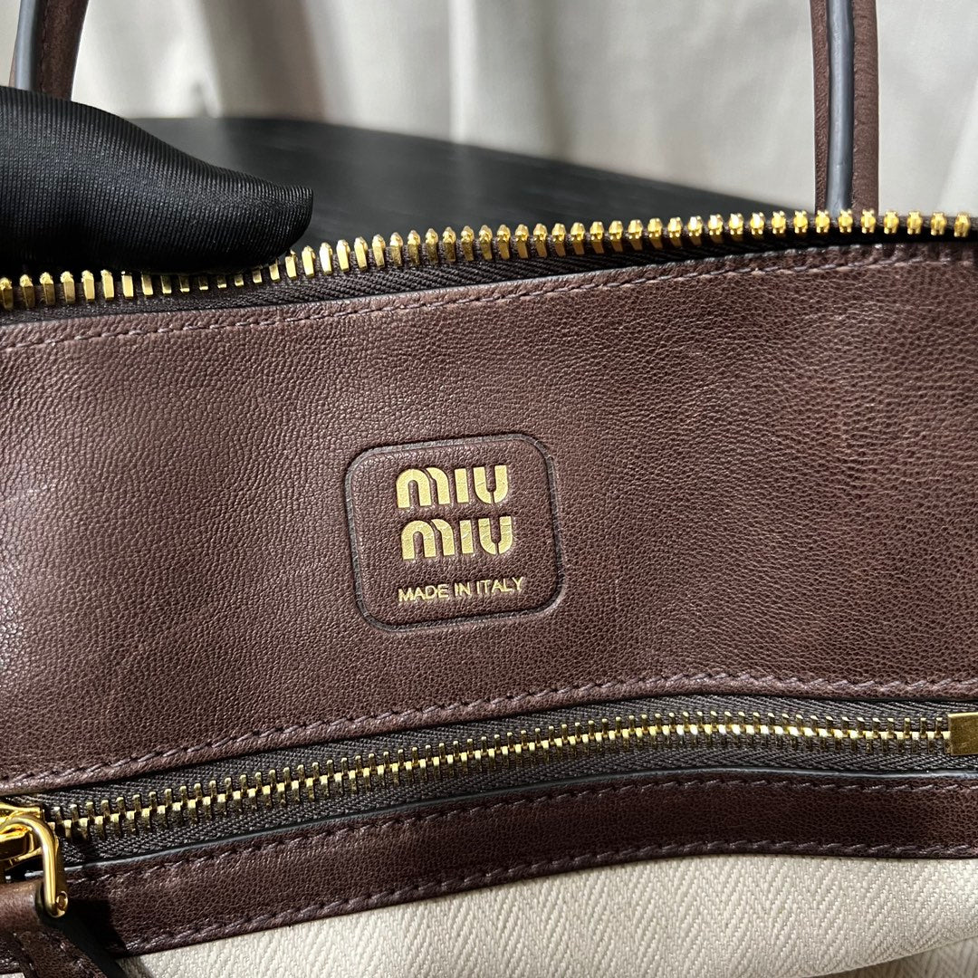 ＭＩ ＭＵ AVENTURE LEATHER TOTE BAG BROWN