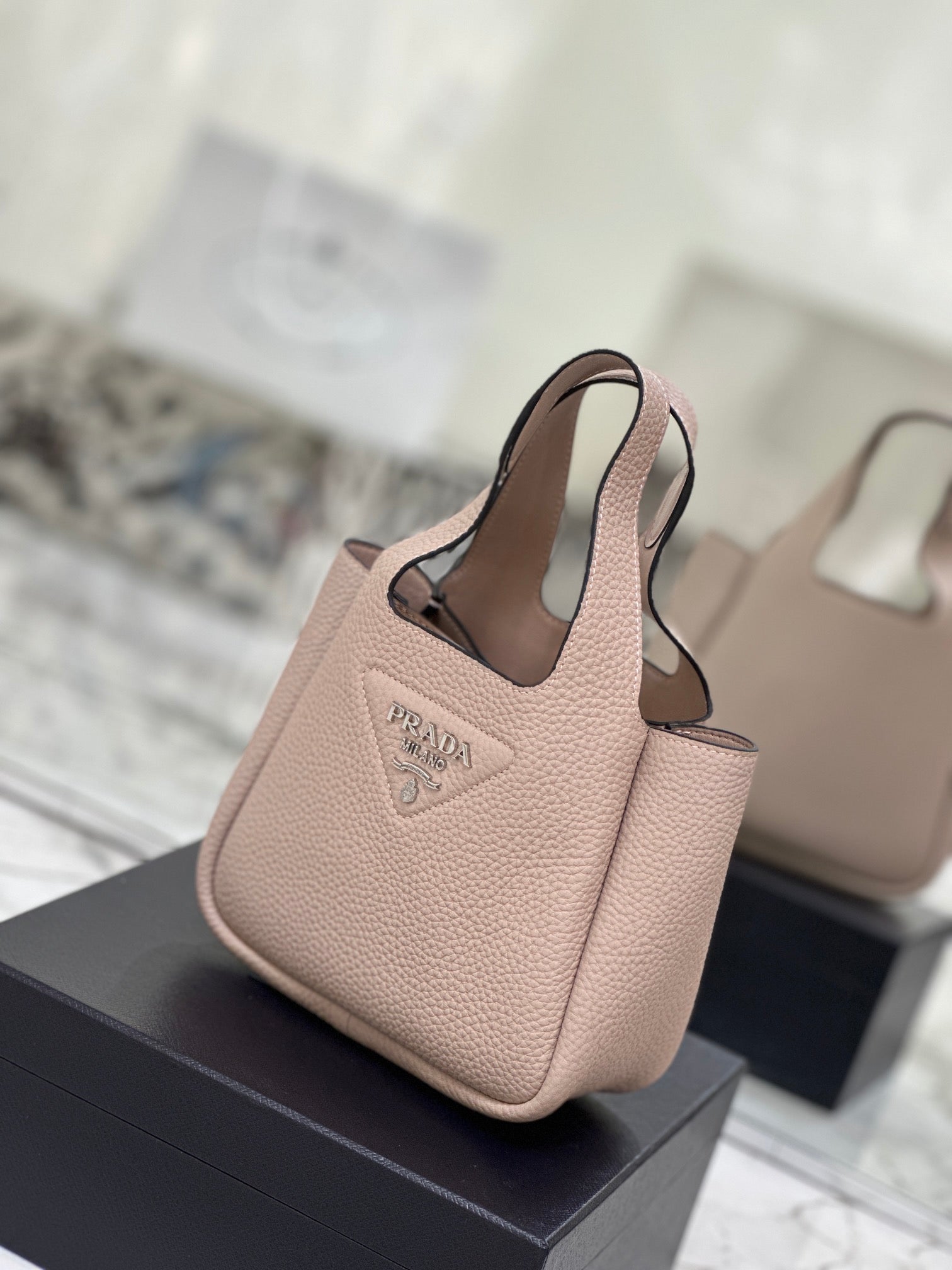 ＰＲＤＡ LEATHER TOTE BAG LIGHT PINK