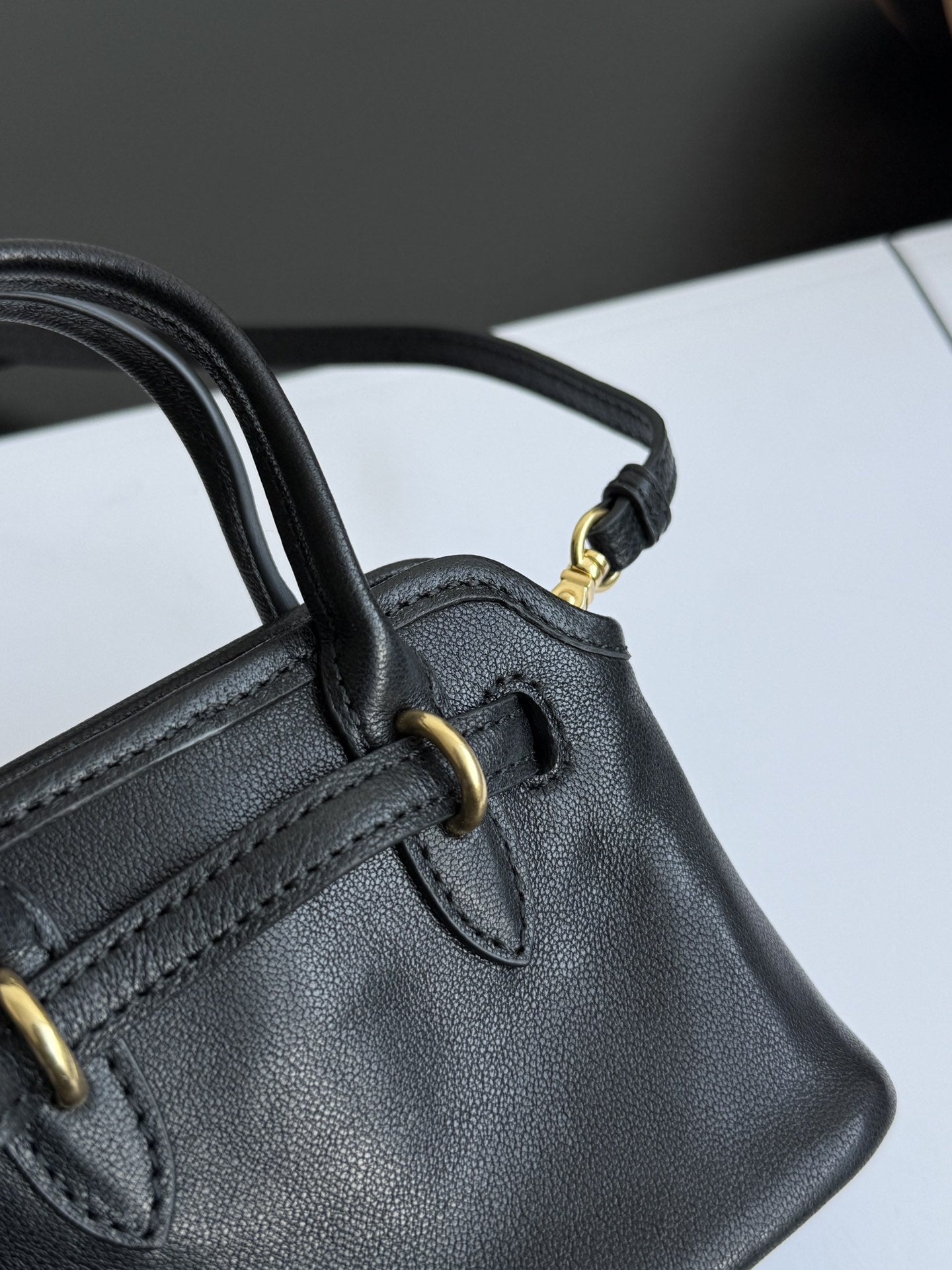 ＭＩ ＭＵ LEATHER TRICK MICRO BLACK