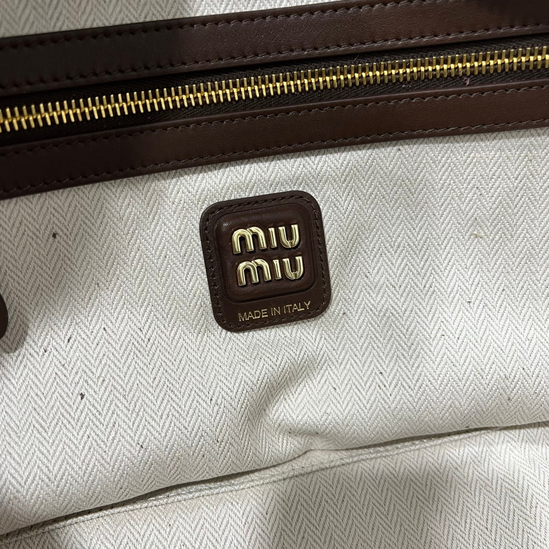 ＭＩ ＭＵ TOTE BAG IN BROWN