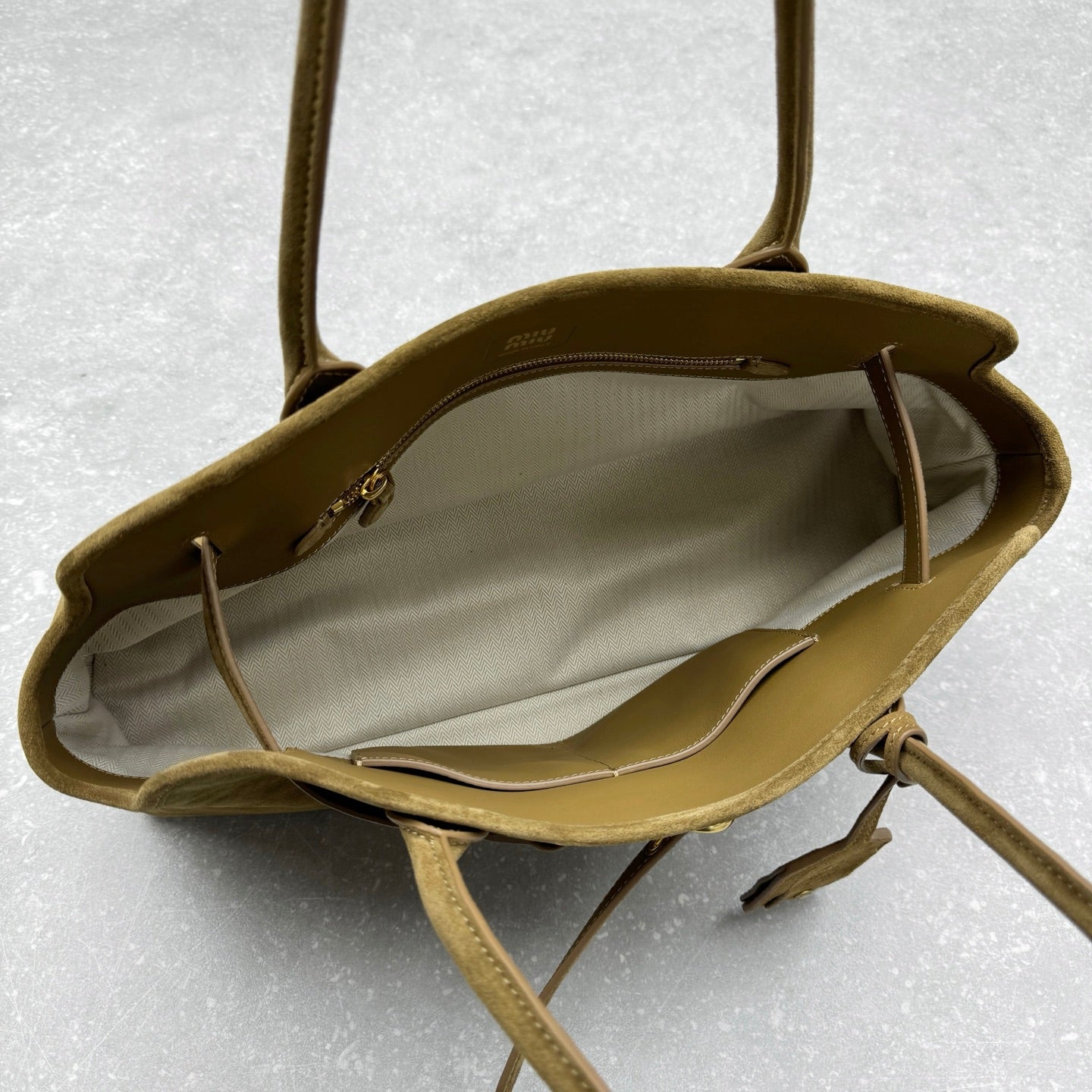 ＭＩ ＭＵ BOW DETAIL SUEDE HANDBAG OLIVE