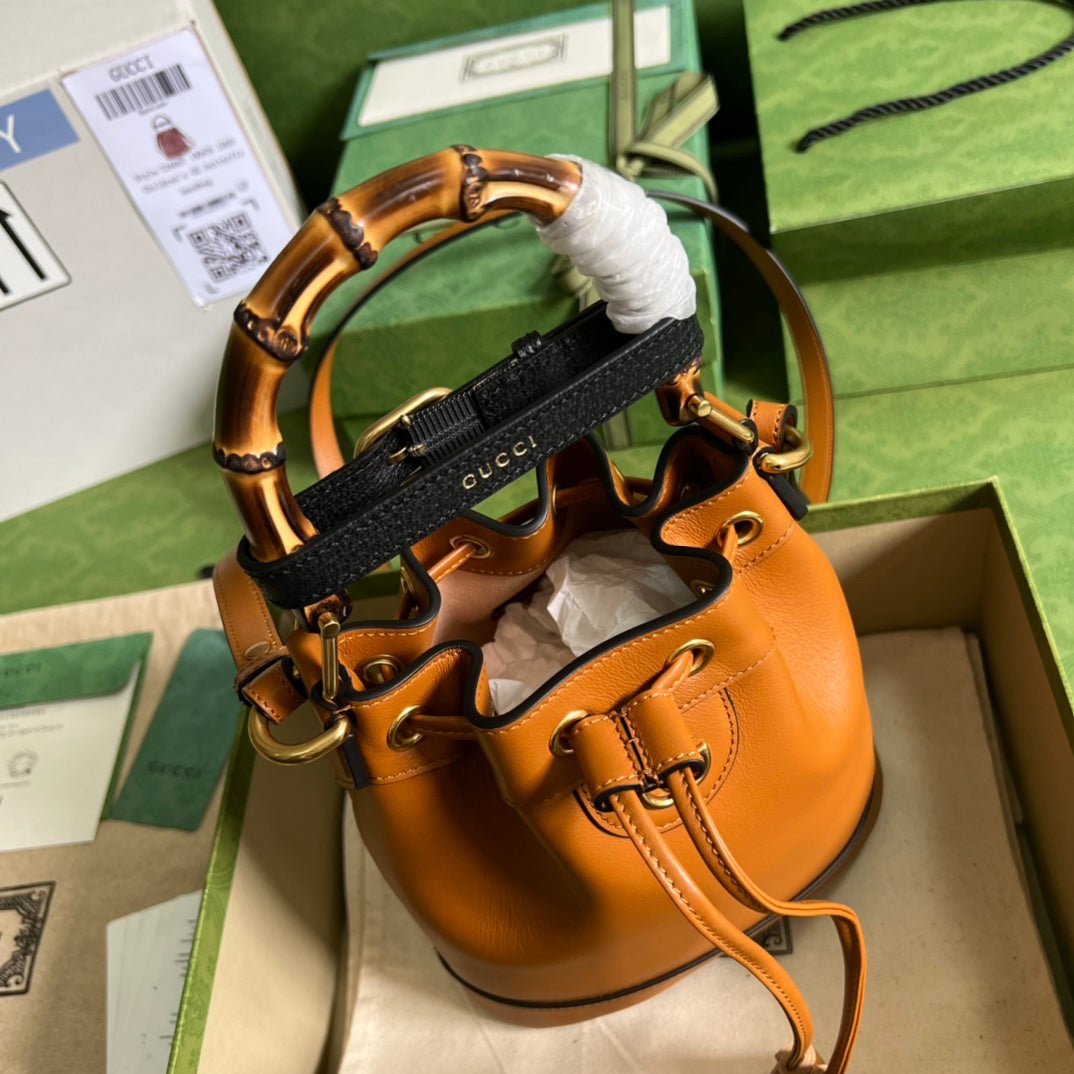 ＧＣＣＩDIANA MINI BUCKET BAG COGNAC