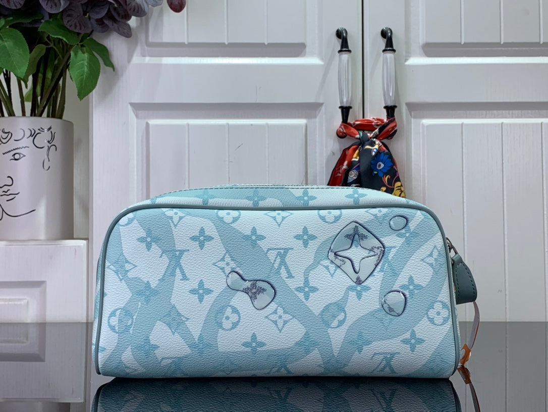 ＬＳ ＶＴＴＯＮ DOPP KIT TOILETRY BAG CRYSTAL BLUE