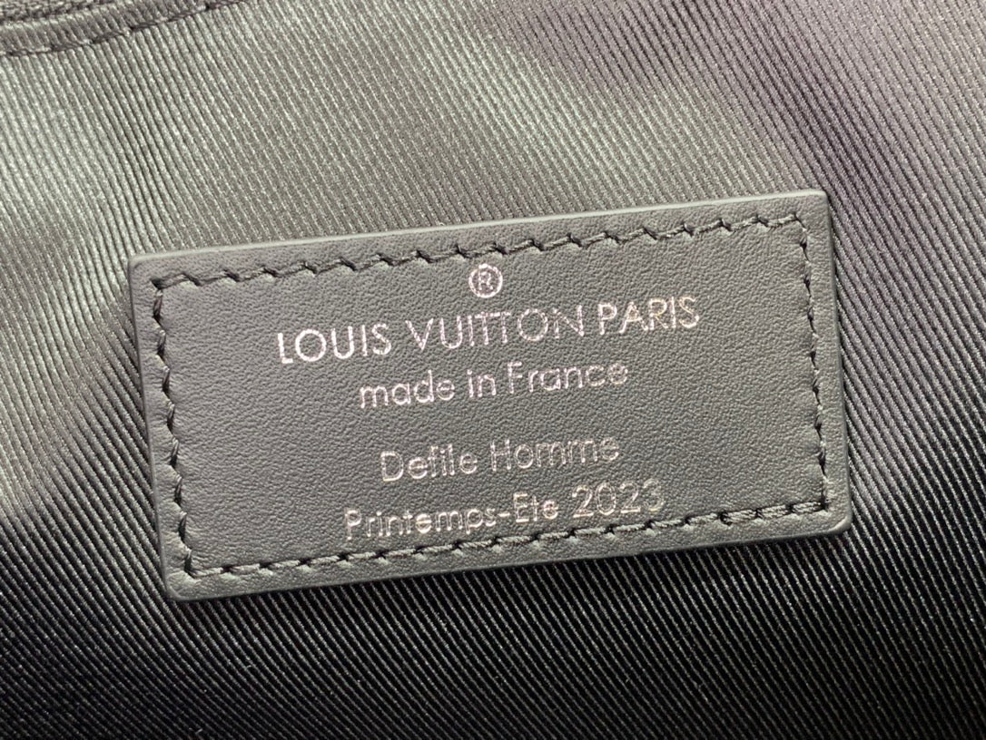 ＬＳ ＶＴＴＯＮ MONTSOURIS MESSENGER BLACK