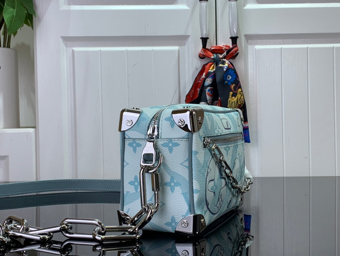 ＬＳ ＶＴＴＯＮ DISCOVERY SHOULDER BAG CRYSTAL BLUE