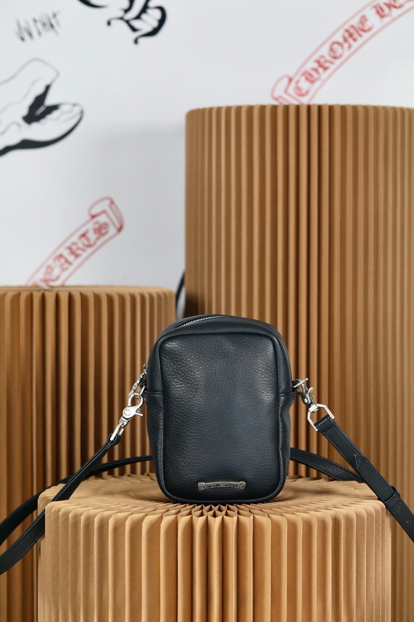 ＣＨＲＭ ＨＲＴＳ MULTICOLOR CROSS PATCH TAKA MINI BAG BLACK