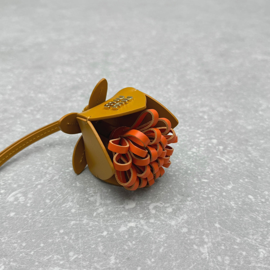 ＭＩ ＭＵ LEATHER TRICK OCHRE/RED