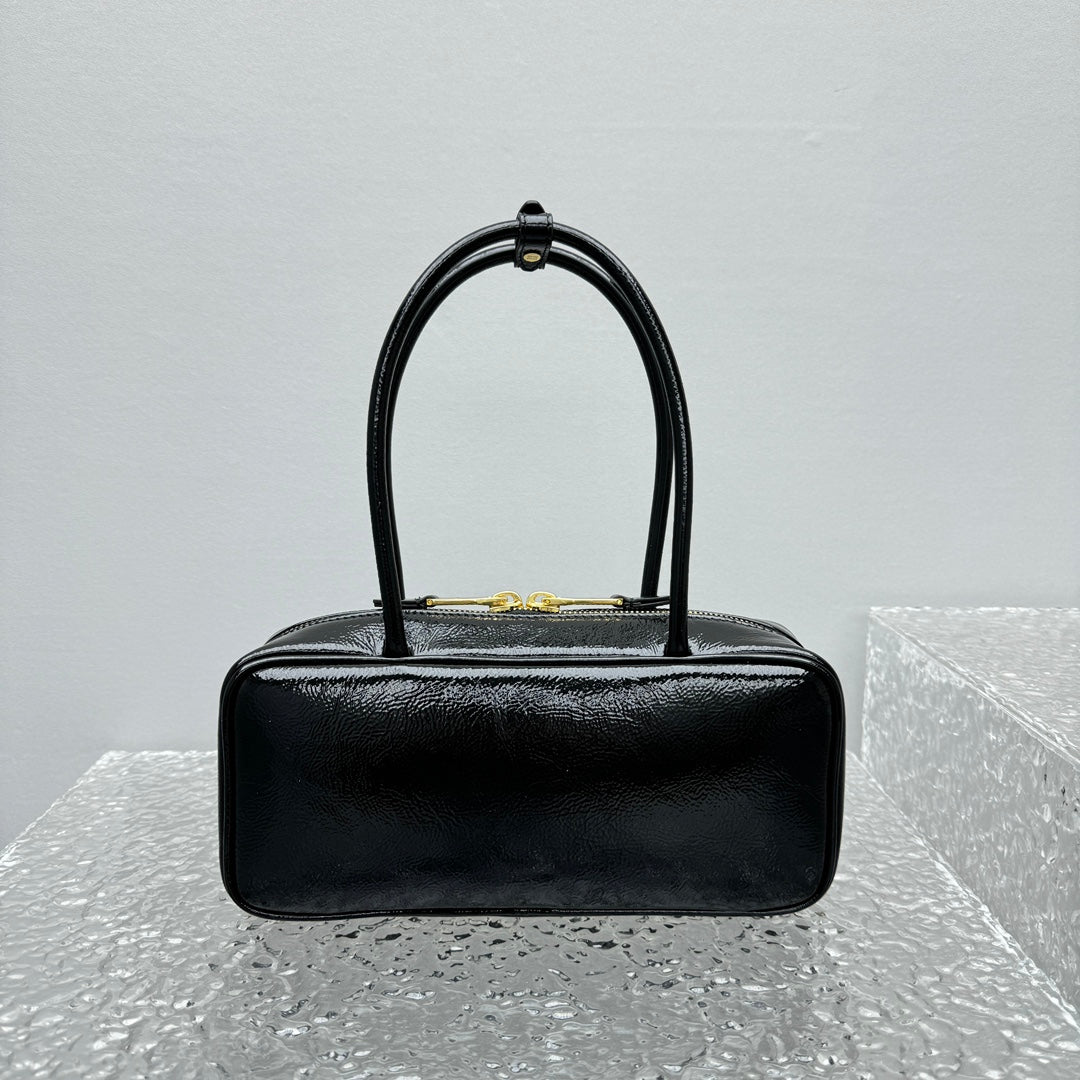 ＭＩ ＭＵ BEAU NAPLAK PATENT LEATHER BAG BLACK