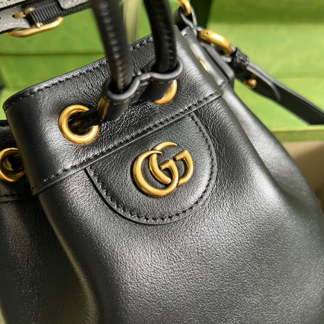 ＧＣＣＩDIANA MINI BUCKET BAG BLACK