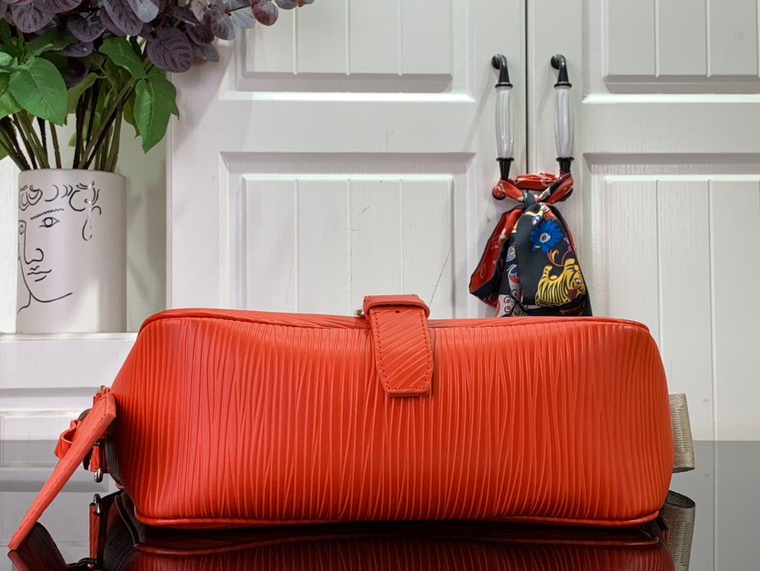 ＬＳ ＶＴＴＯＮ MONTSOURIS MESSENGER RED