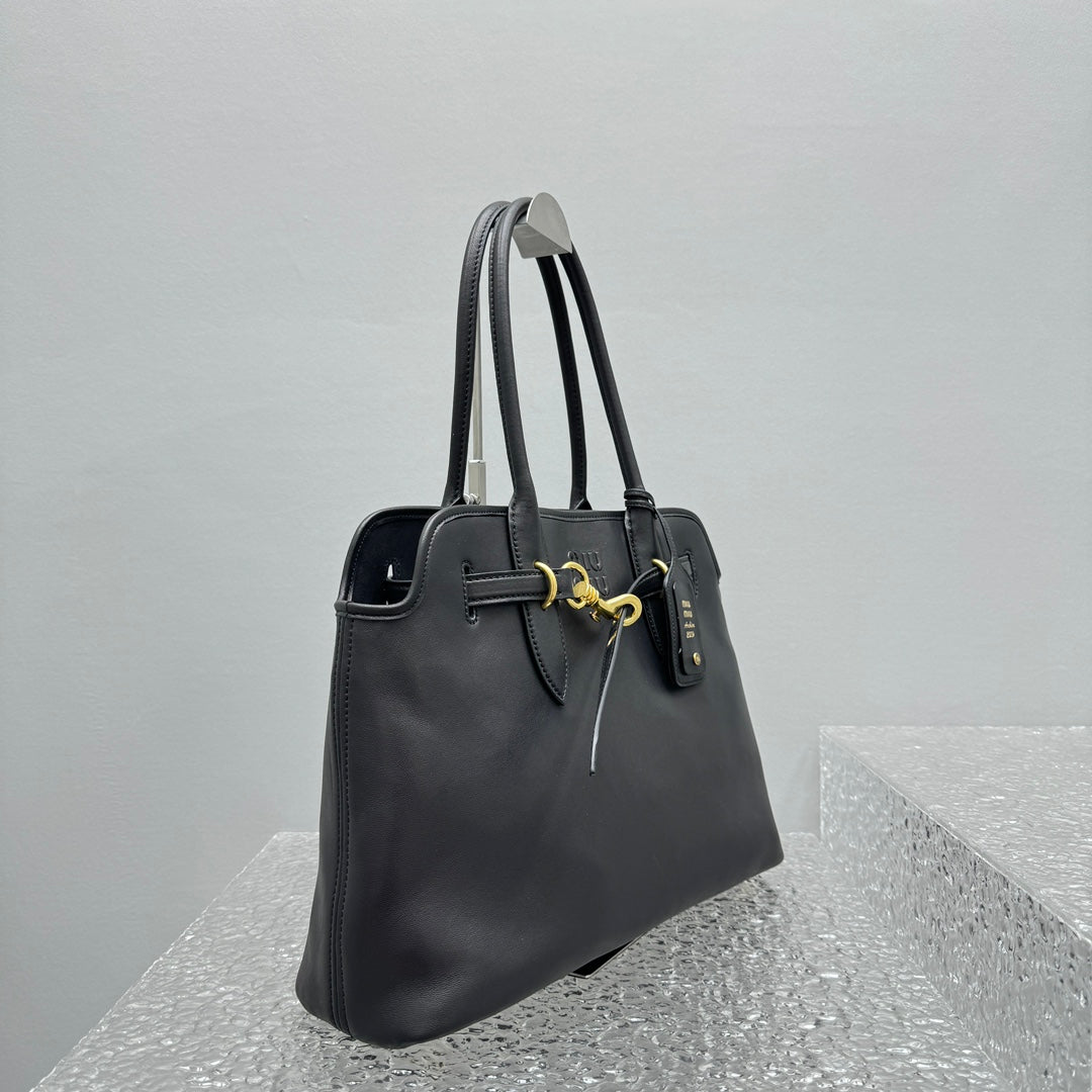 ＭＩ ＭＵ AVENTURE NAPPA LEATHER BAG MEDIUM  BLACK