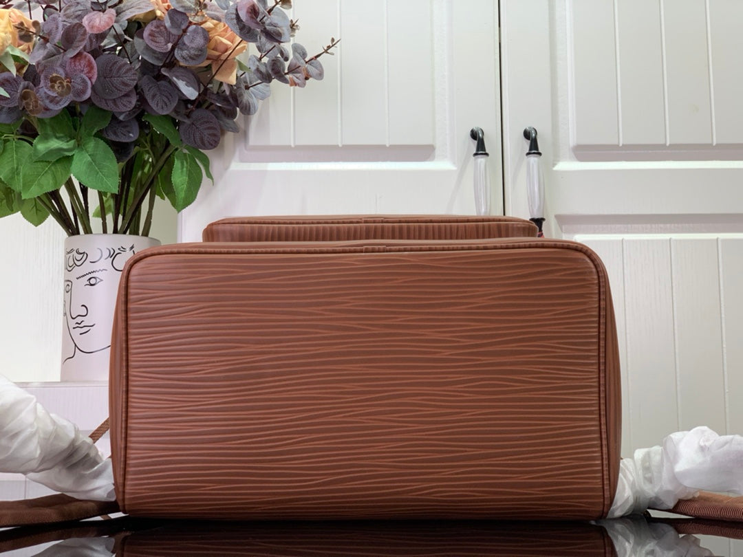 ＬＳ ＶＴＴＯＮ MONTSOURIS BACKPACK BROWN