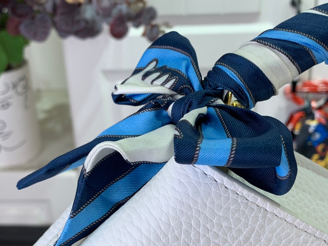 ＬＳ ＶＴＴＯＮ CAPUCINES BB BAG BLACK/WHITE