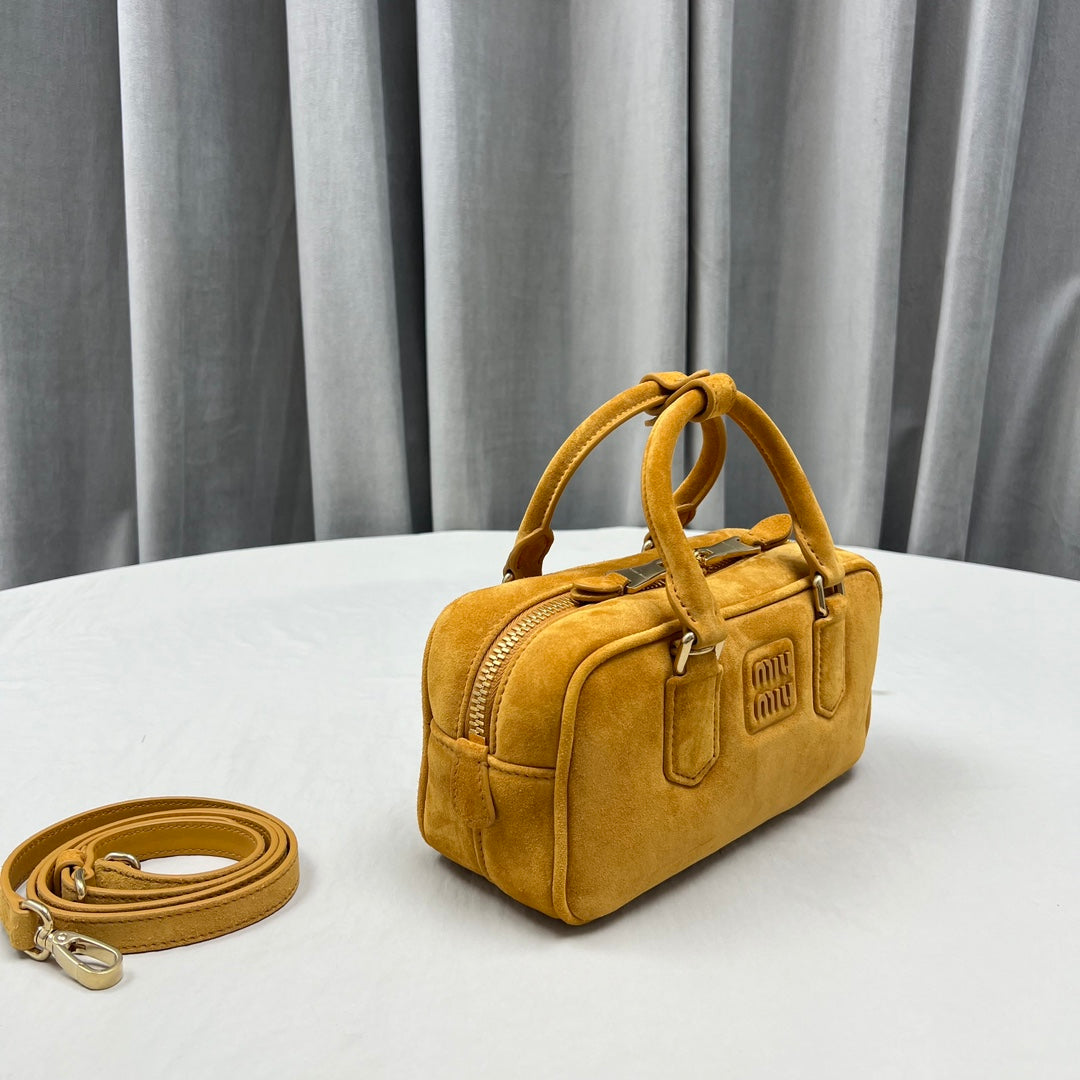 ＭＩ ＭＵ ARCADIE PADDED SUEDE TOP-HANDLE BAG