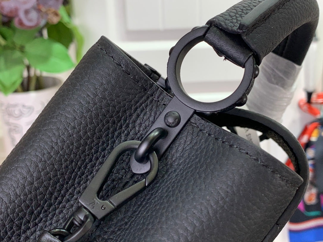 ＬＳ ＶＴＴＯＮ CAPUCINES EAST WEST MINI