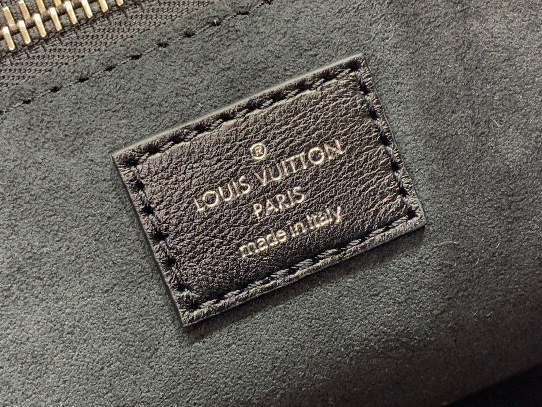 ＬＳ ＶＴＴＯＮ CARRYALL DARK MM