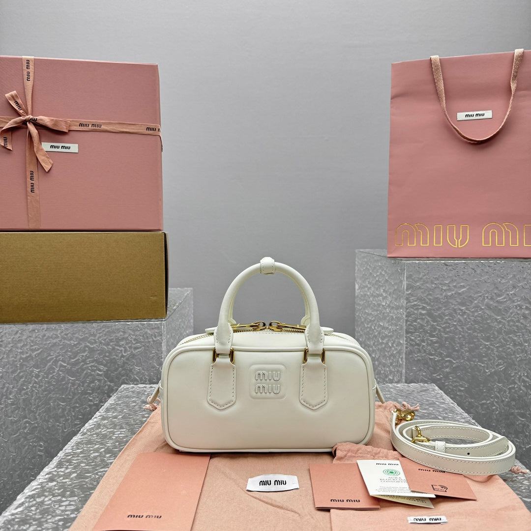 ＭＩ ＭＵ ARCADIE LEATHER BAG CHALK WHITE