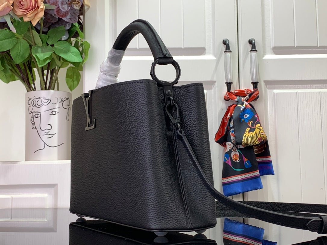 ＬＳ ＶＴＴＯＮ CAPUCINES EAST WEST PM