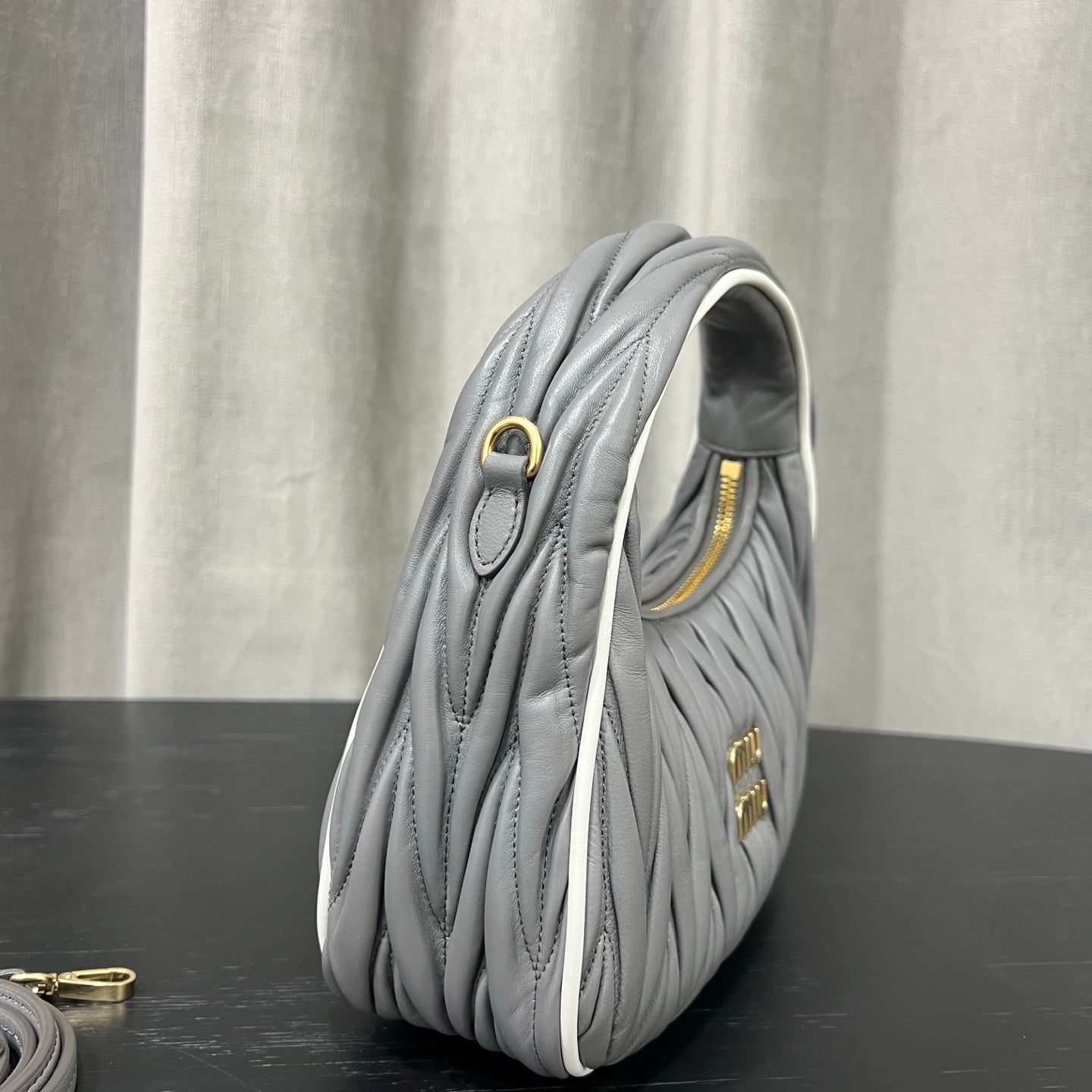 ＭＩ ＭＵ MATELASSÉ NAPPA LEATHER TOP HANDLE BAG SILVER