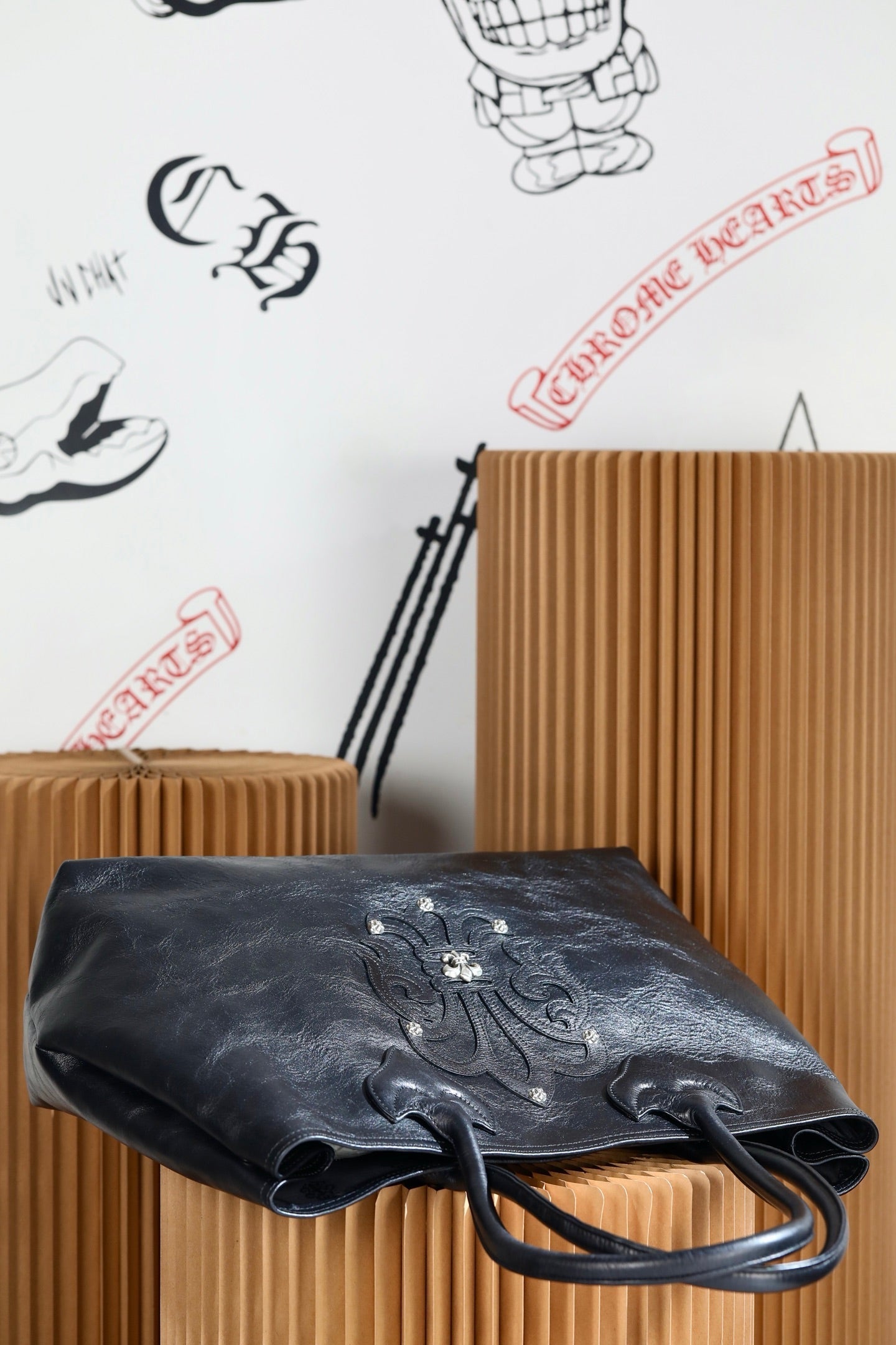 ＣＨＲＭ ＨＲＴＳ GRAINED CALFSKIN FLEUR TOTE BAG BLACK