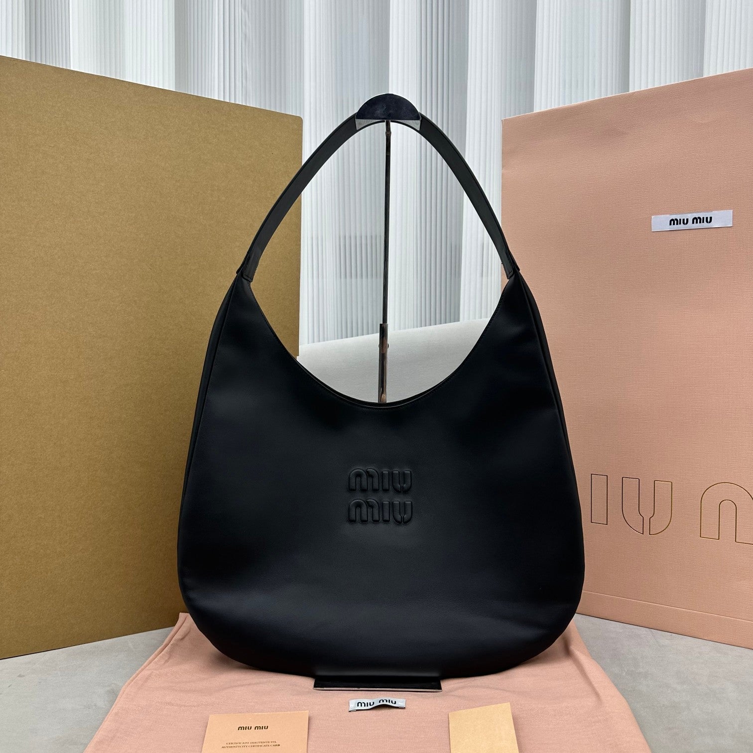 ＭＩ ＭＵ LEATHER HOBO BAG BLACK