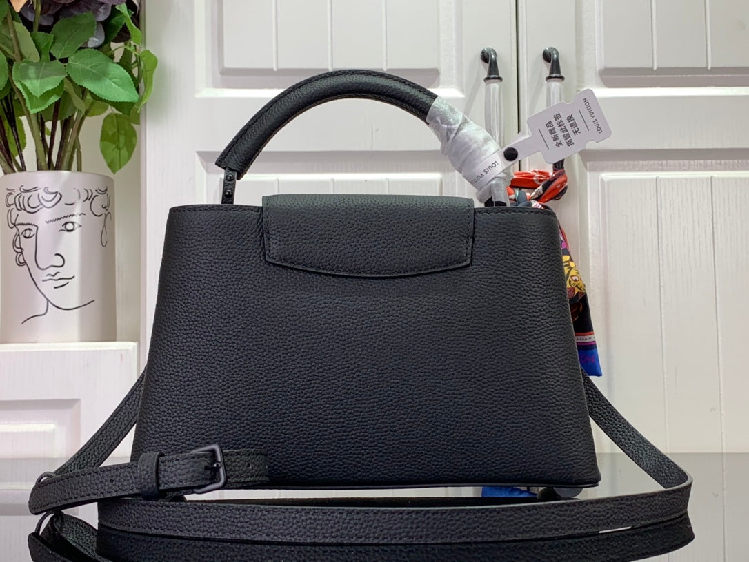 ＬＳ ＶＴＴＯＮ CAPUCINES EAST WEST BB