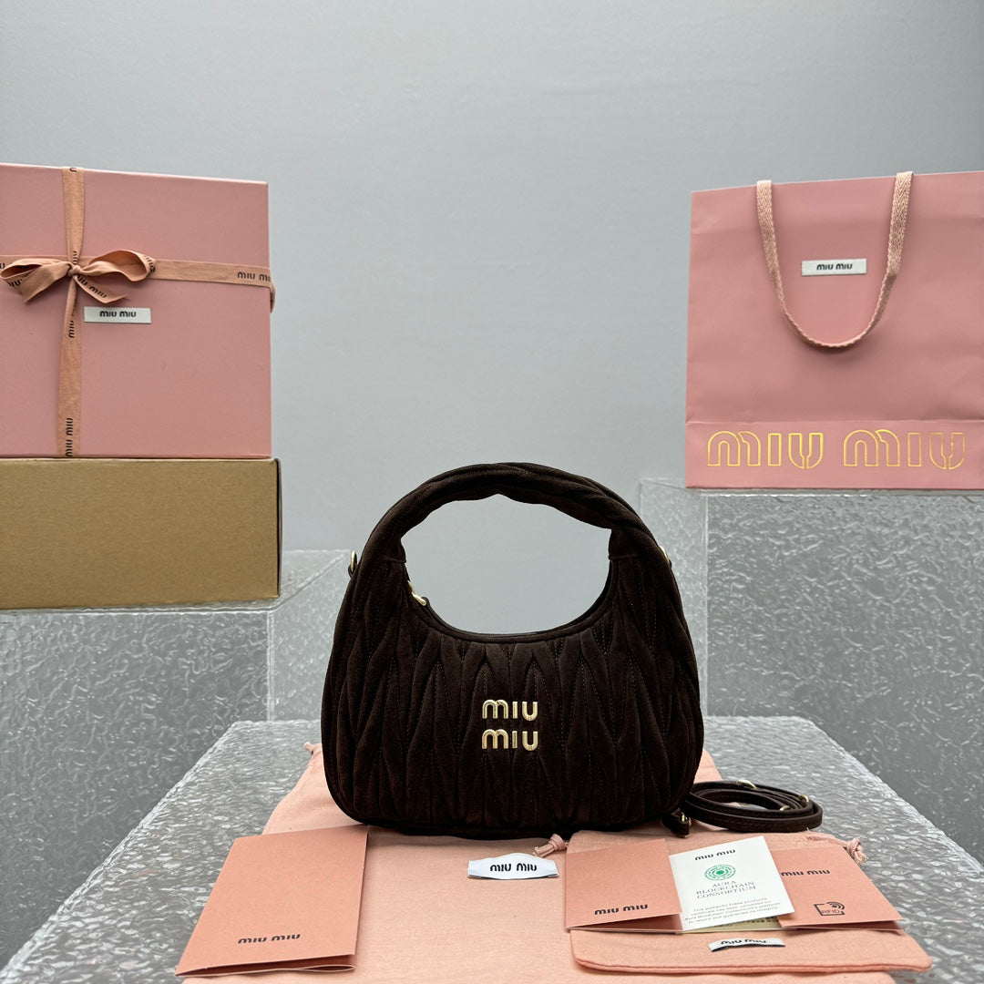 ＭＩ ＭＵ WANDER MATELASSÉ SUEDE HOBO BAG