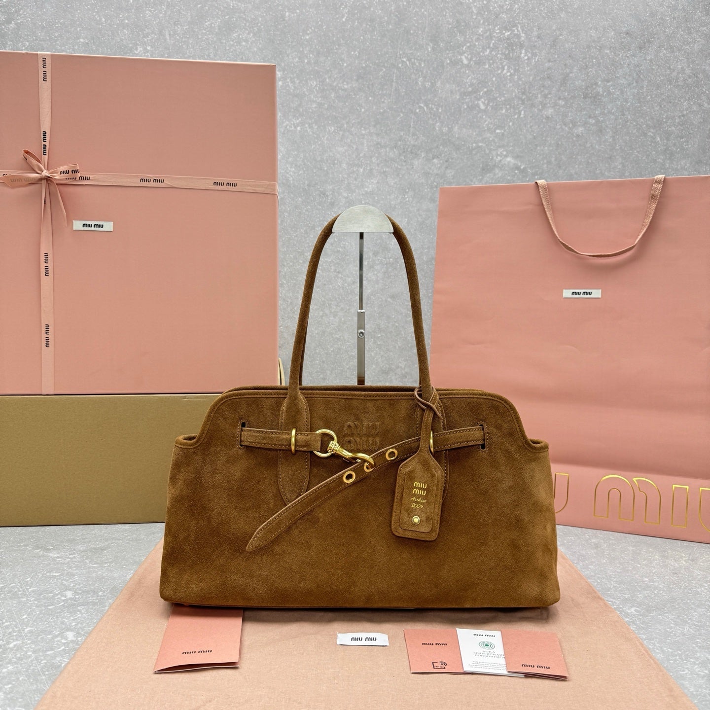 ＭＩ ＭＵ BOW DETAIL SUEDE HANDBAG OAK