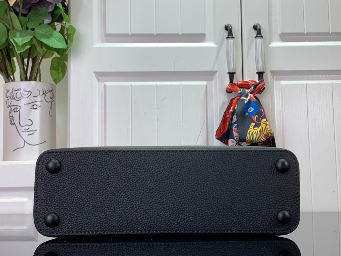 ＬＳ ＶＴＴＯＮ CAPUCINES EAST WEST BB