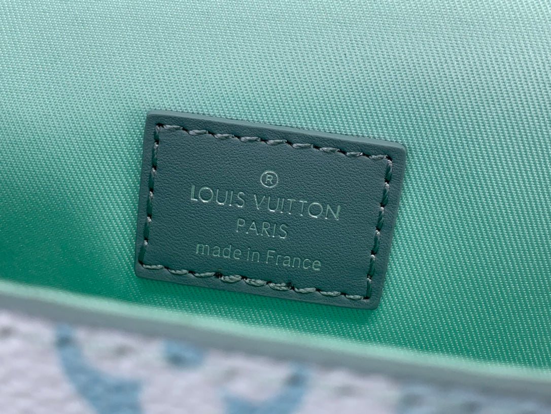 ＬＳ ＶＴＴＯＮ STEAMER WEARABLE WALLET