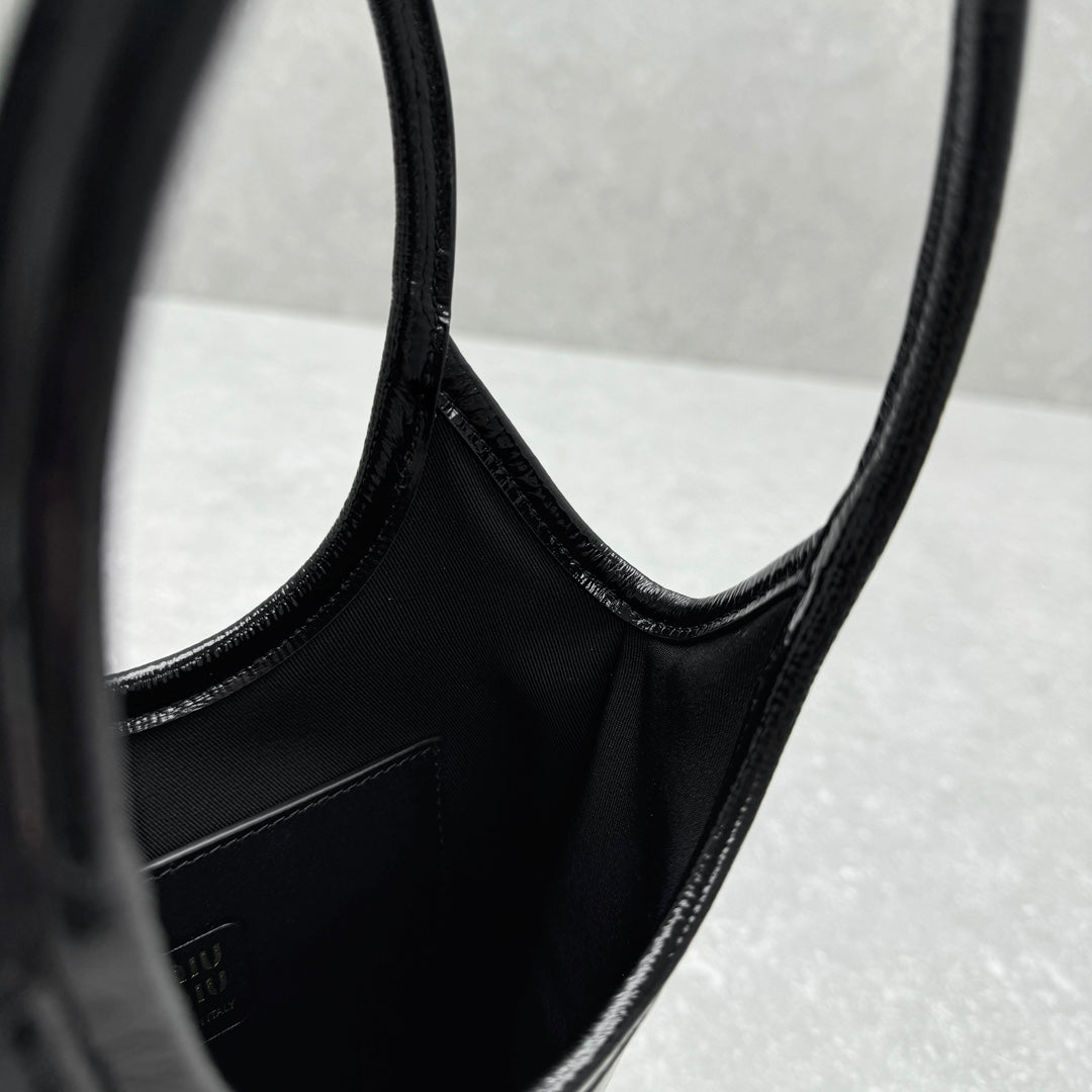 ＭＩ ＭＵ IVY NAPLAK PATENT LEATHER BAG BLACK