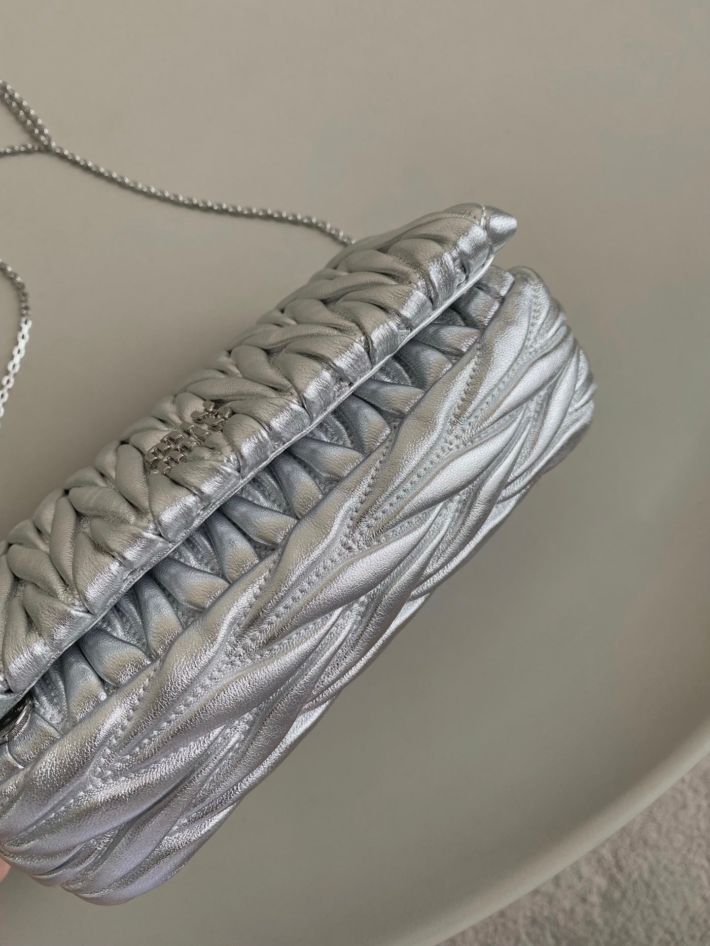 ＭＩ ＭＵ MATELASSÉ NAPPA LEATHER MINI-BAG SILVER