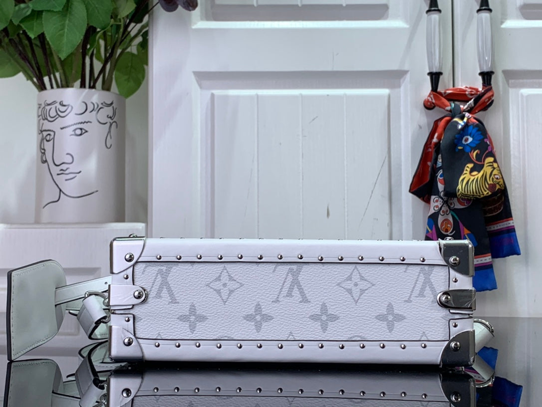 ＬＳ ＶＴＴＯＮ  CLUTCH BOX WHITE/BLUE/GREEN