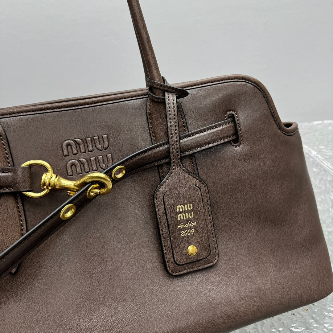 ＭＩ ＭＵ AVENTURE LEATHER TOTE BAG DARK BROWN