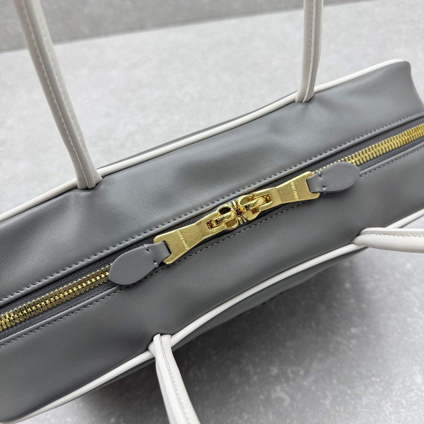 ＭＩ ＭＵ MATELASSÉ NAPPA LEATHER BAG GREY