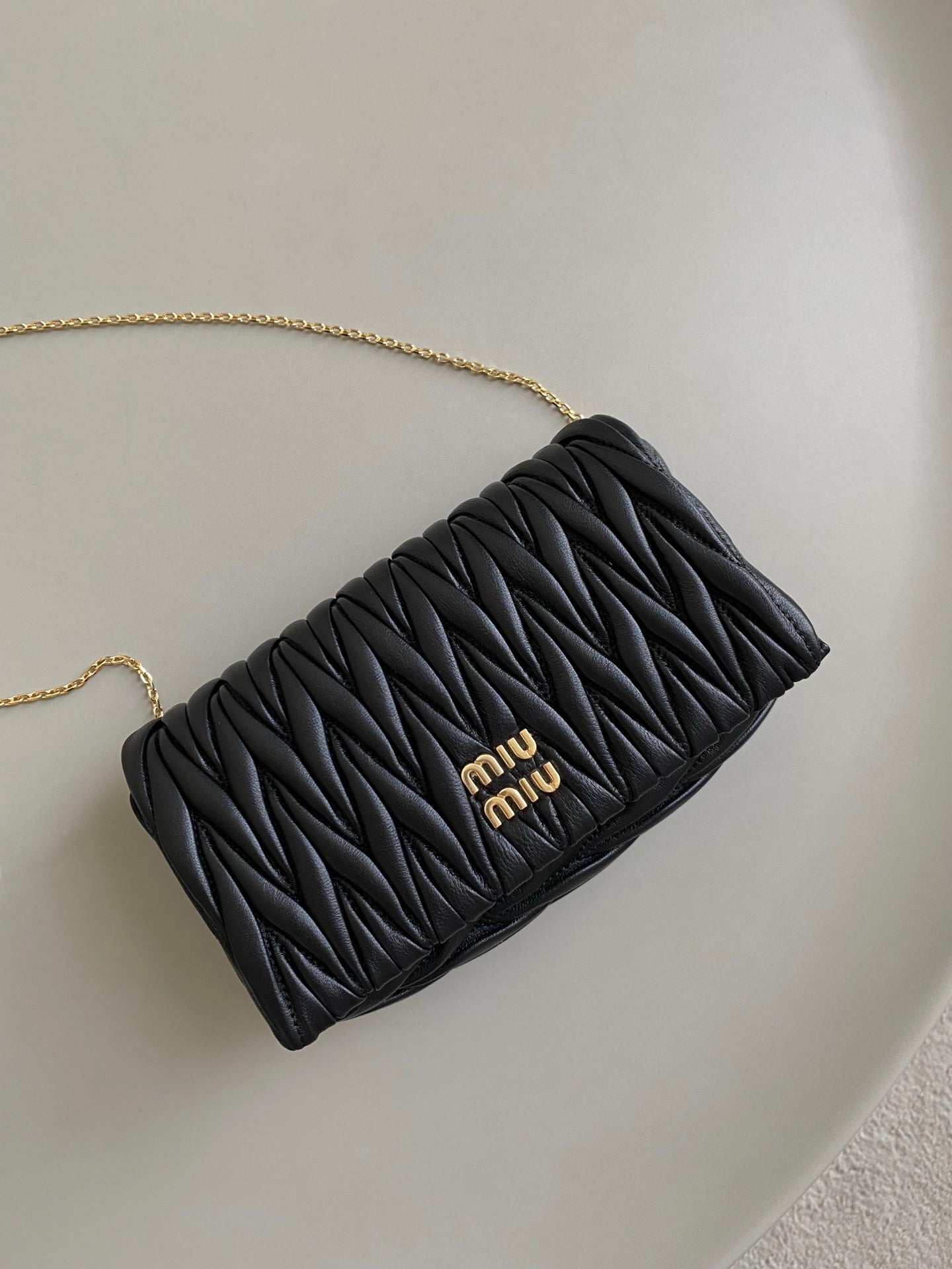 ＭＩ ＭＵ MATELASSÉ NAPPA LEATHER MINI-BAG WHITE/BLACK